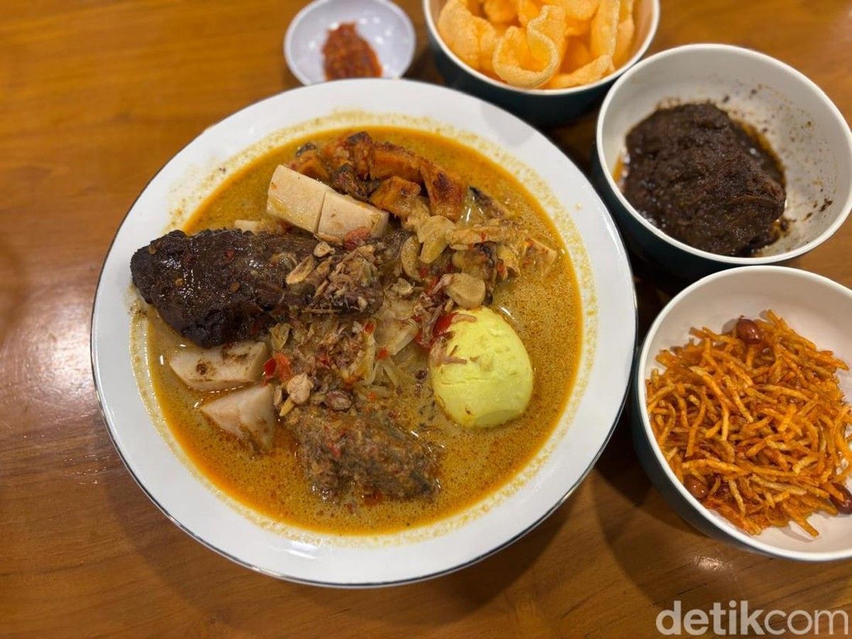 Menikmati Ketupat Campur Oma Fireda Berresep Warisan 90 Tahun