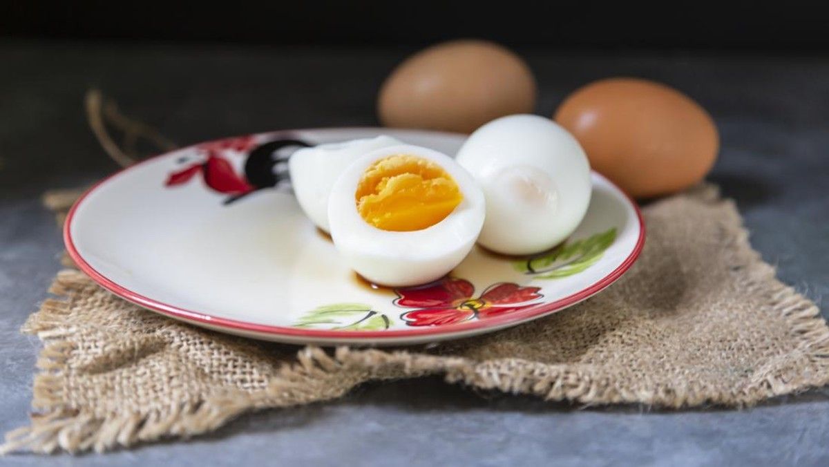 Membandingkan Tingkat Nutrisi dan Keamanan Telur Rebus Half-Cooked