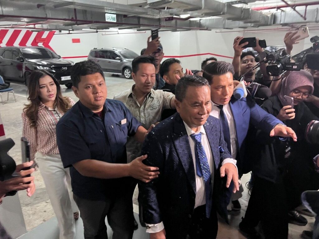 Hotman Paris Dampingi Mantan Jampidsus Febrie Ardiansyah Periksa di Kejagung