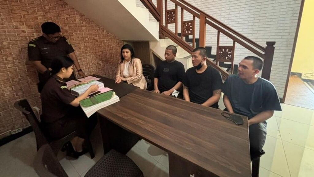 Bareskrim Serahkan Tiga Tersangka Ekstasi New Star Club ke Jaksa
