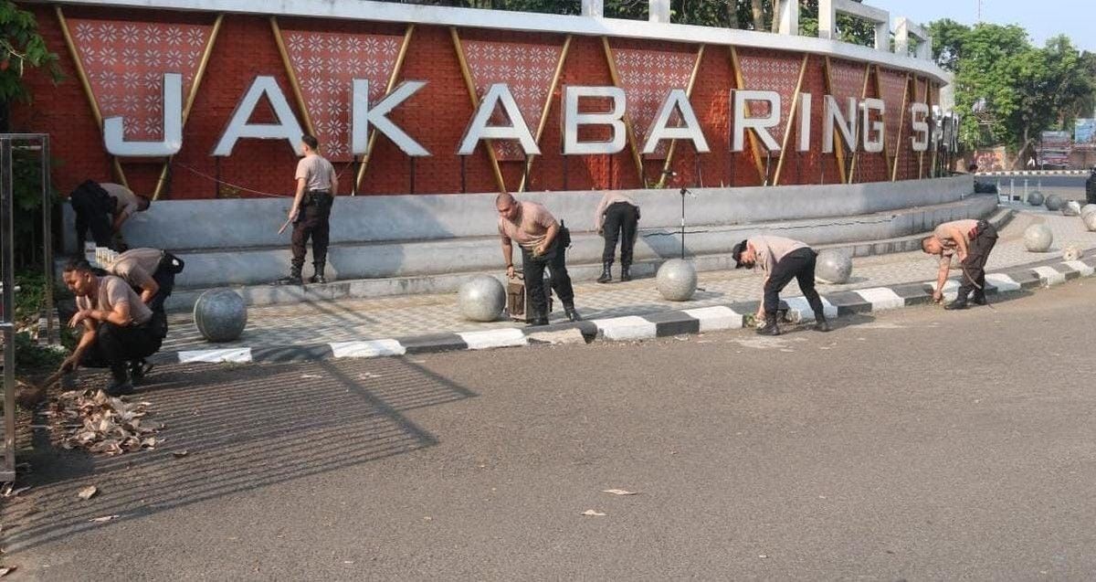 Polda Sumsel Terjunkan 99 Personel Bersihkan Jakabaring Sport Center
