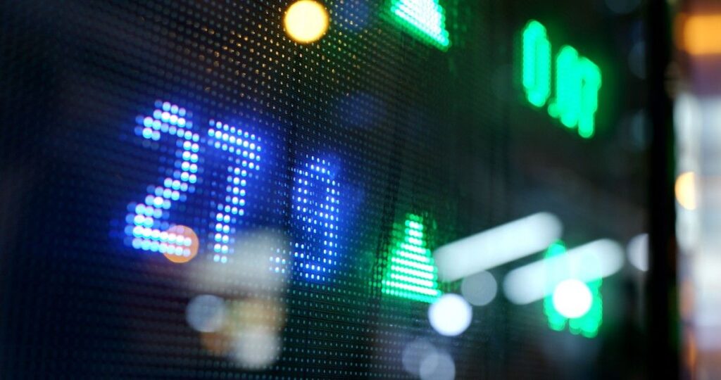 IHSG Ditutup Menguat Terbatas Saham Energi Melesat Tajam