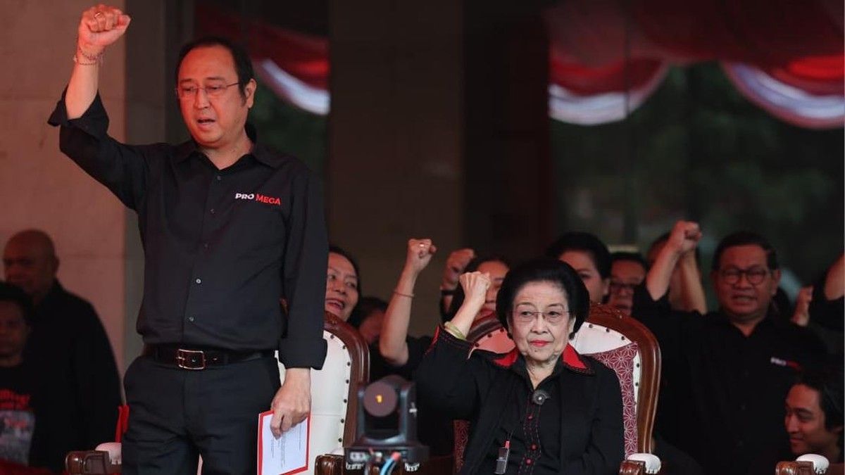 Kader PDIP Kenakan Kemeja Pro Mega Saat Peringatan Kudatuli