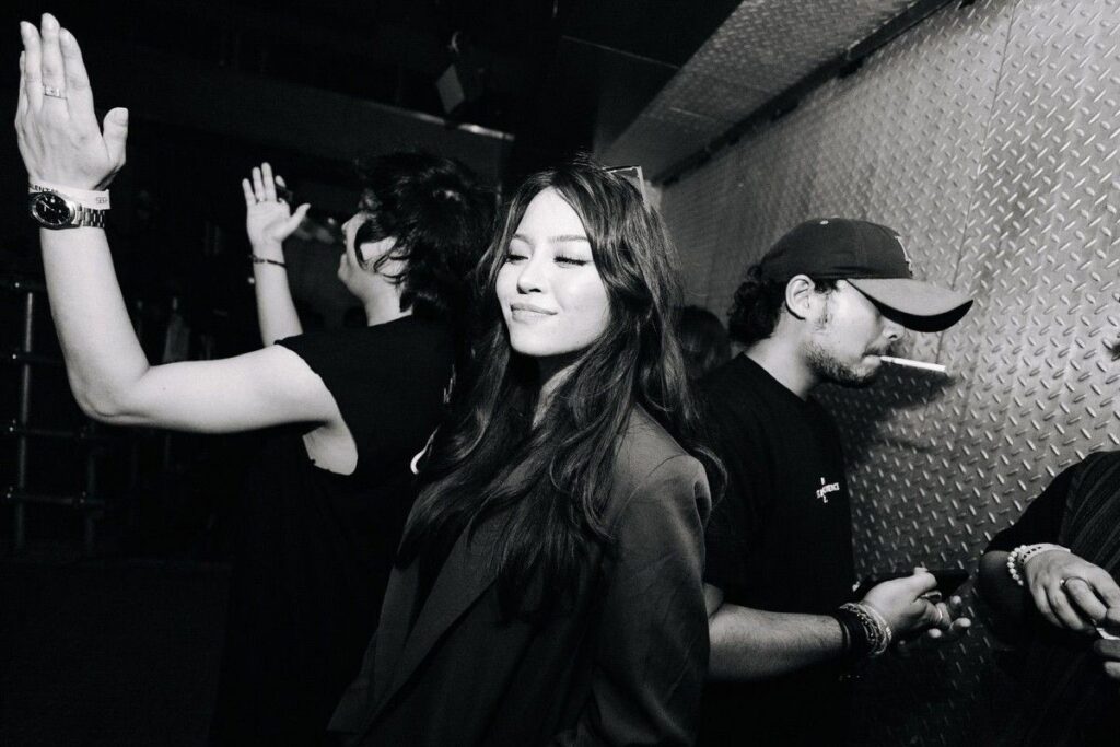 Nicole Robertson Rilis Lagu Debut Dance Tonight dengan Sentuhan Orkestra