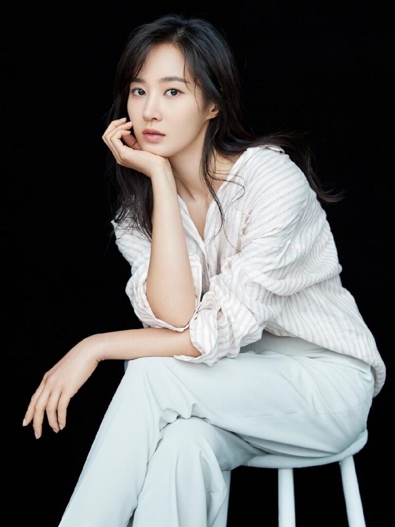 Yuri SNSD Tinggalkan SM Entertainment Setelah 19 Tahun