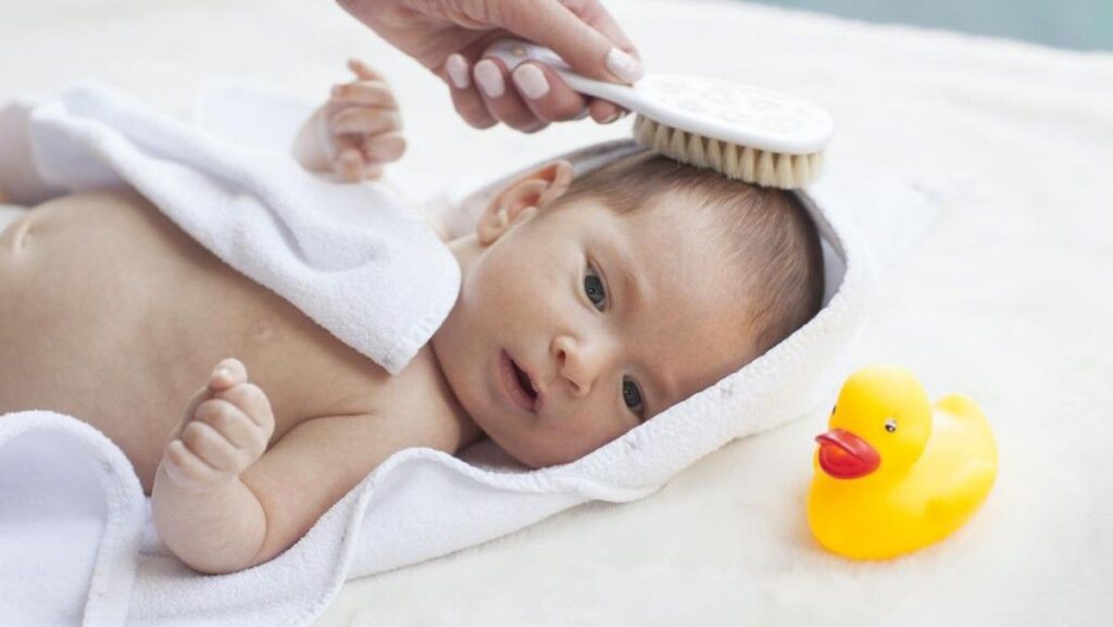 7 Perlengkapan Mandi Bayi Baru Lahir yang Aman dan Bagus