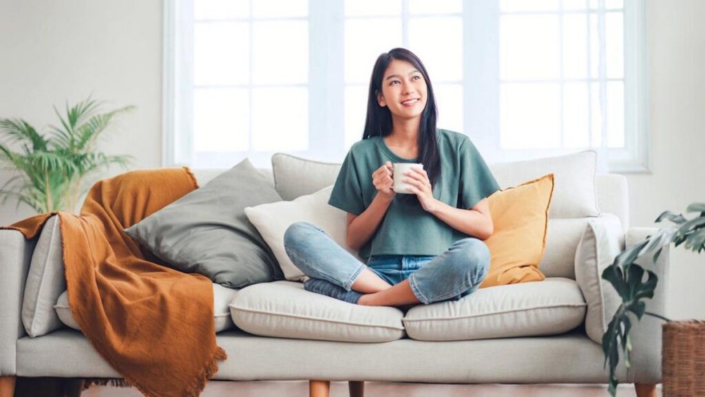 7 Kepribadian Orang IQ Tinggi yang Lebih Suka di Rumah