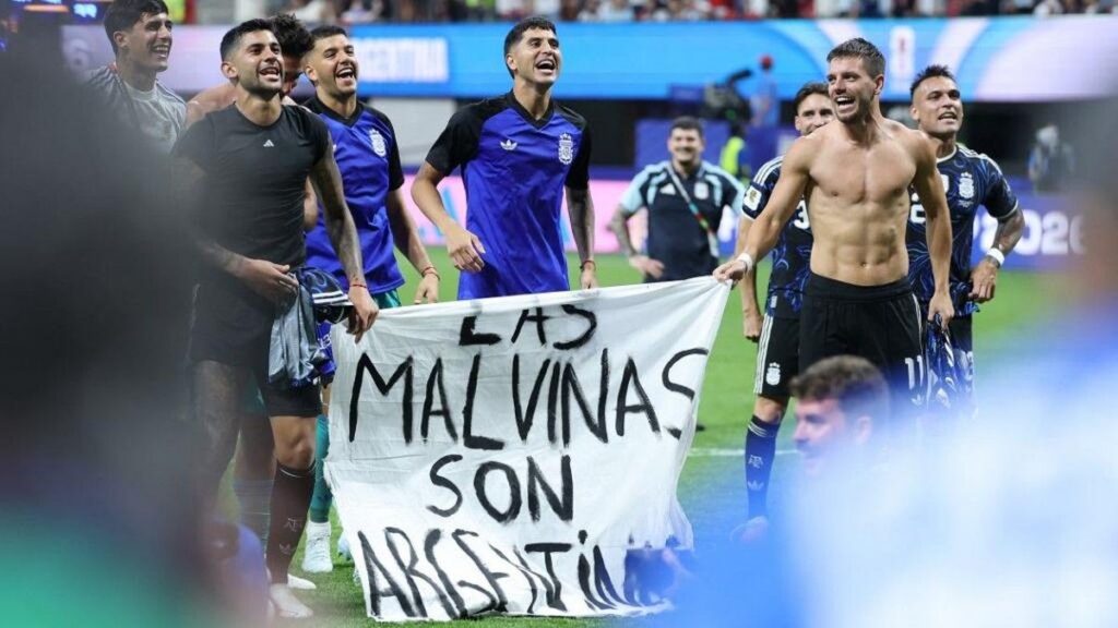 AS Bela Selebrasi Spanduk Malvinas Timnas Argentina Kontra Inggris