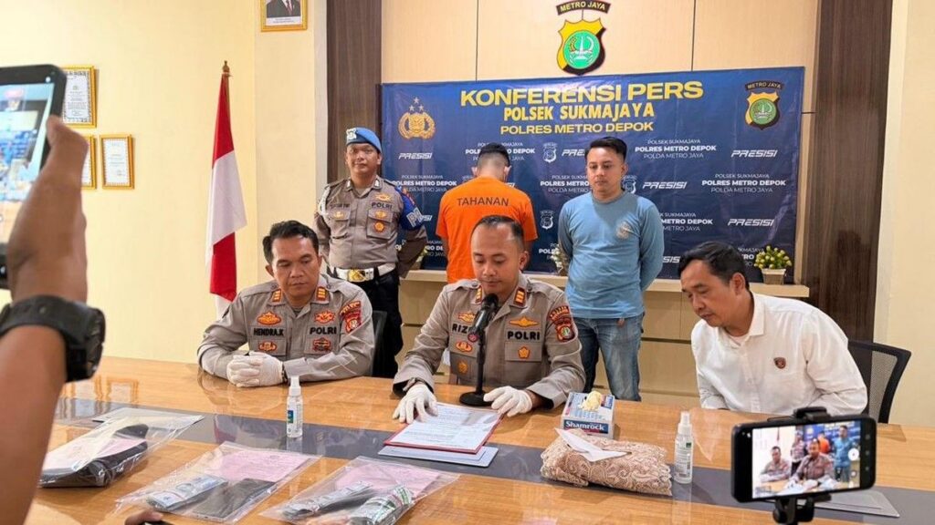 Polisi Tangkap Perampok Toko Emas Berpistol Mainan di Depok
