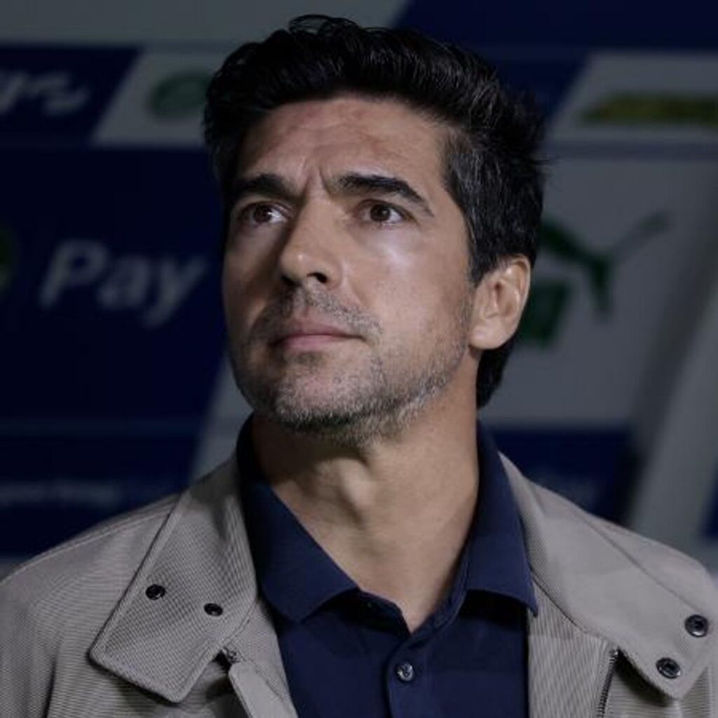 Abel Ferreira Pasang Badan Usai Carlos Miguel ทำ Blunder