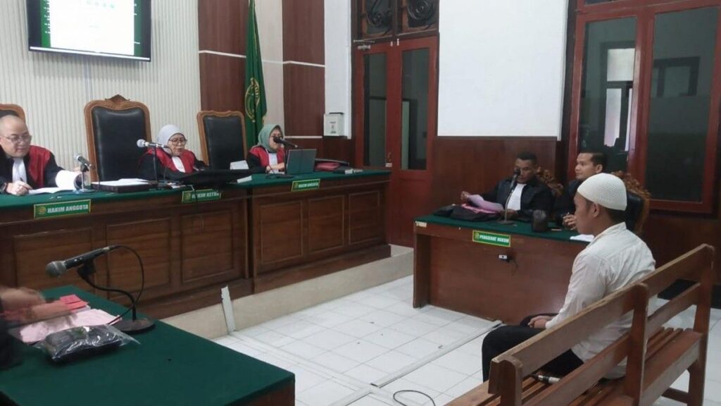 Pria di Surabaya Didakwa Rusak Jok Motor untuk Curi Lima Ribu Rupiah