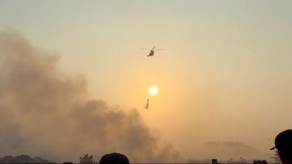 BNPB Kerahkan Dua Helikopter Padamkan Kebakaran TPA Jatiwaringin