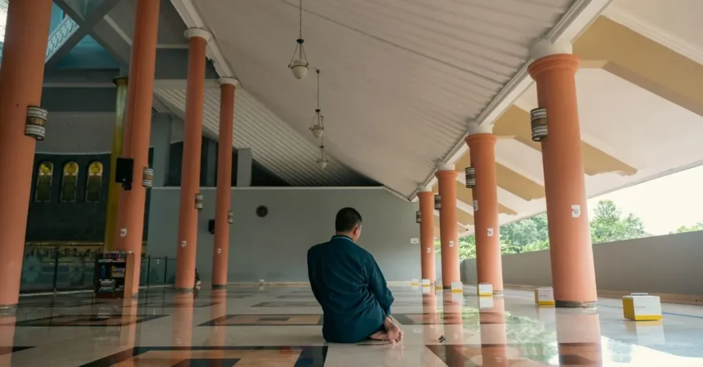 Masyarakat Cari Azan Subuh Surabaya Melalui Google Trends