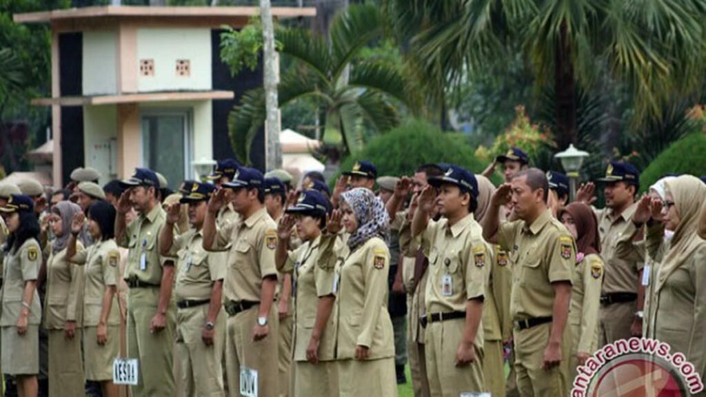 Prabowo Minta Aparat Keamanan Turun Lapangan Cek Kebersihan