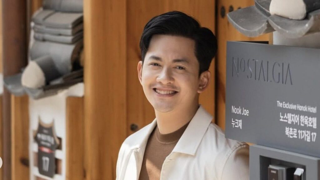 Kiki Farrel Bagikan Sembako dan Buku untuk Pedagang Jalanan