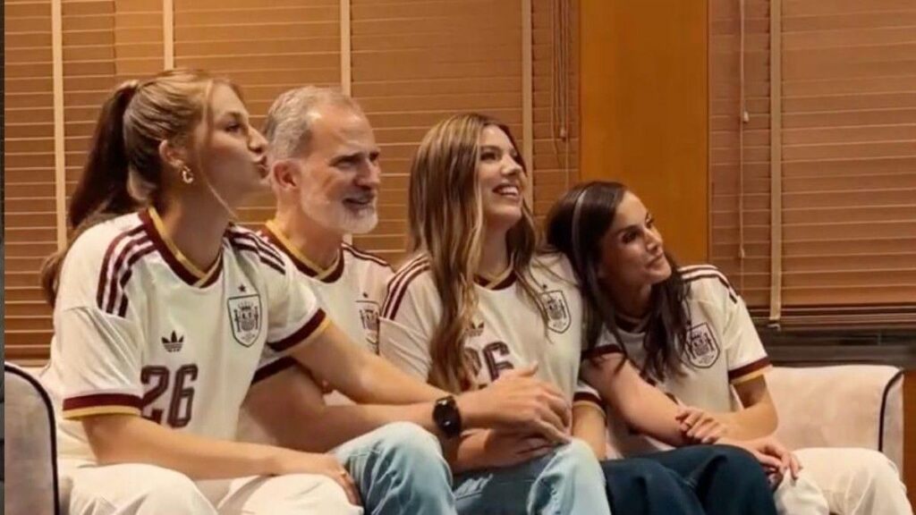 Raja Felipe VI dan Keluarga Nobar Dukung Spanyol Lolos ke Final Piala Dunia 2026