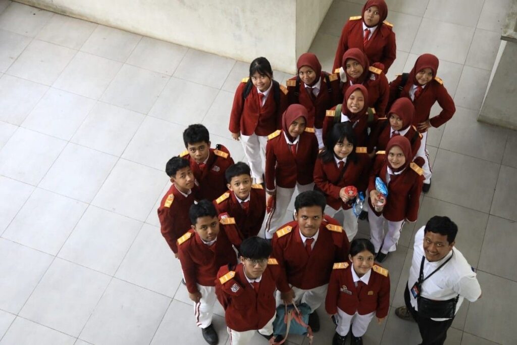 Siswa Sekolah Rakyat Unjuk Karya di Pameran Fotografi Awan Cerah 2026
