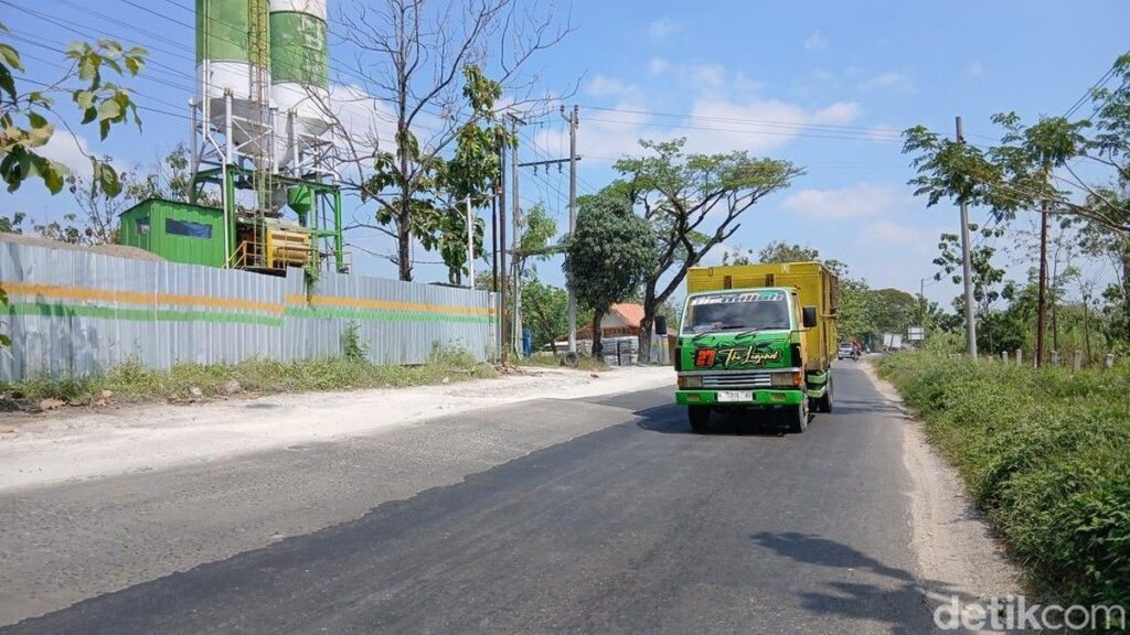 Prabowo Resmikan Pembangunan Jalan Daerah Sepanjang 1.151 Kilometer