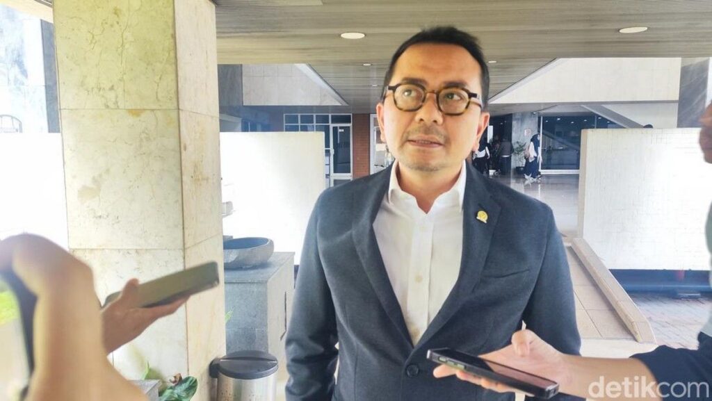 DPR Dorong Regulasi Teknis Potongan Komisi Ojek Online 8 Persen