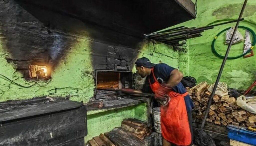 Hiap Joo Bakery Pertahankan Oven Batu Tradisional Selama Satu Abad