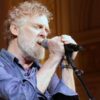 Musisi Glen Hansard Meninggal Dunia Akibat Kecelakaan Sepeda Motor