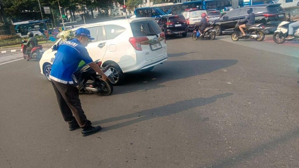 Pengemudi Ojek Online Tewas dalam Kecelakaan Tunggal di Patung Kuda