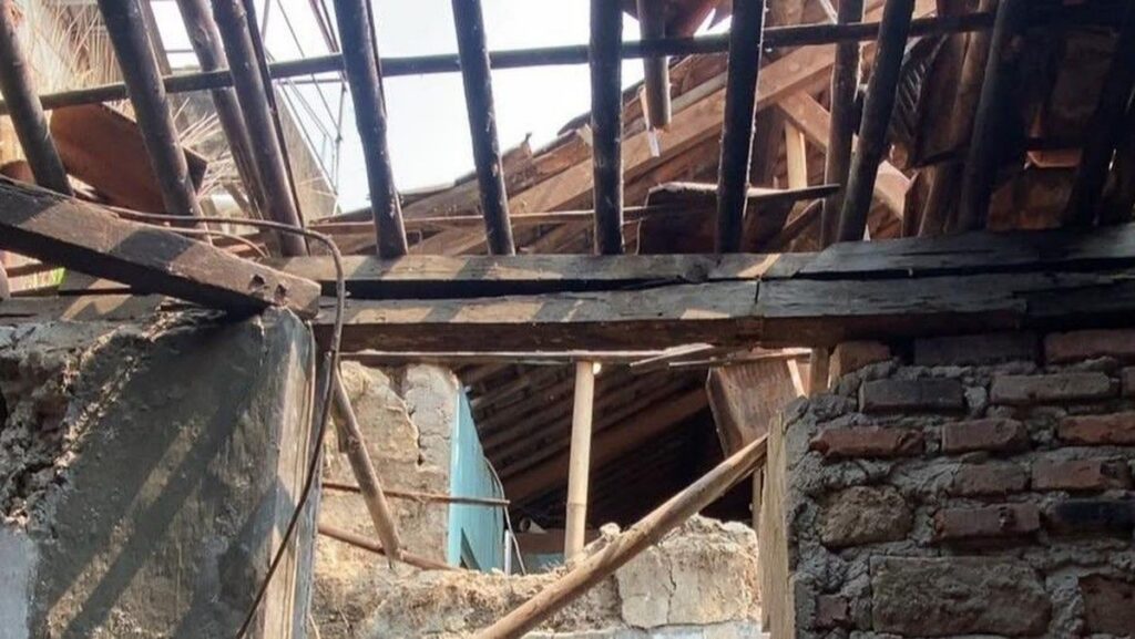 Angin Kencang Rusak Empat Rumah Warga di Ciampea Bogor