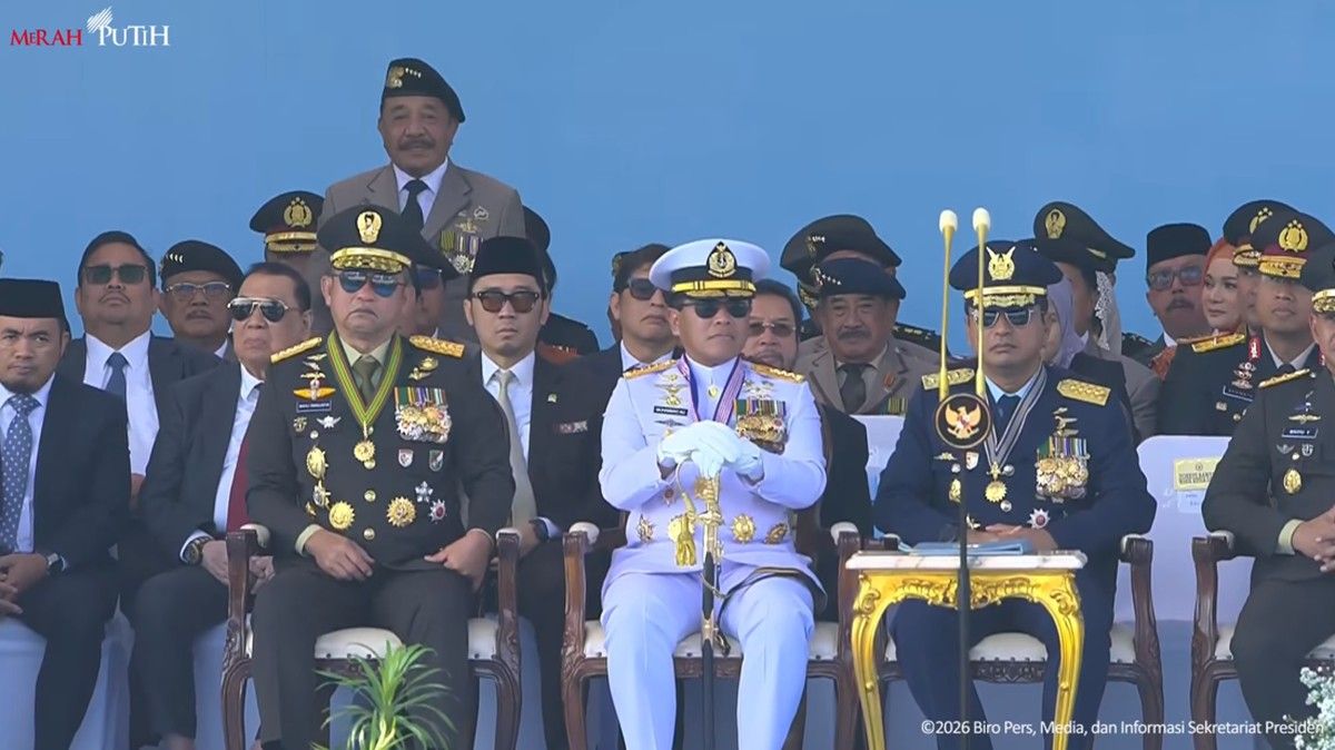 Prabowo Beri Pangkat dan Tanda Kehormatan di Hari Bhayangkara ke-80