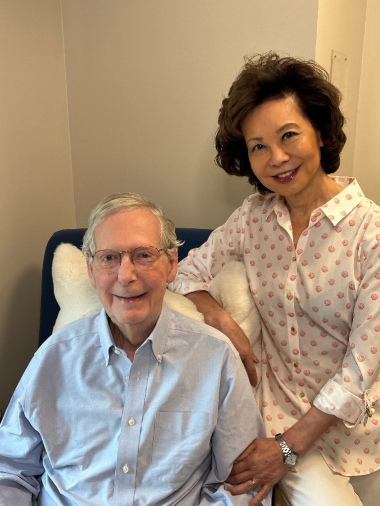 Senator Mitch McConnell Rilis Foto Terbaru dan Update Kondisi Kesehatan
