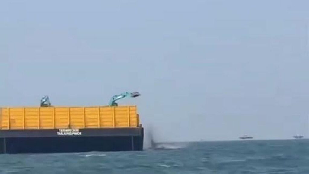 DKP Banten Klarifikasi Video Viral Kapal Tongkang Buang Material di Bojonegara