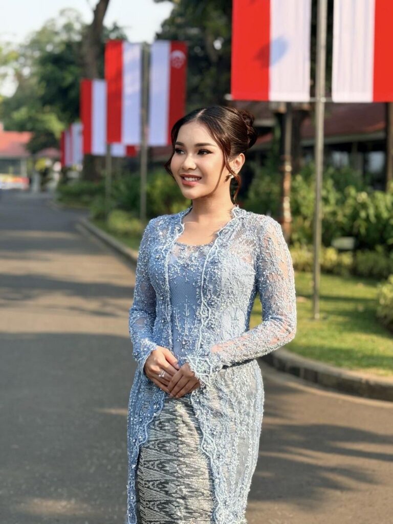 Janita Gabriela Bernyanyi di Istana Negara Hadapan Tamu Singapura