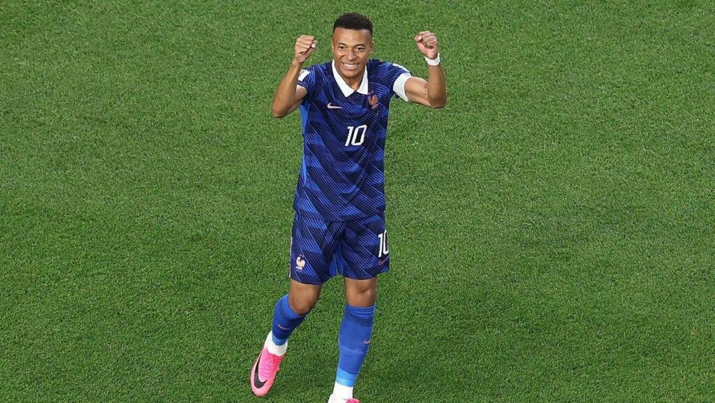 Kylian Mbappe Cetak Dua Gol dan Bawa Prancis ke 16 Besar