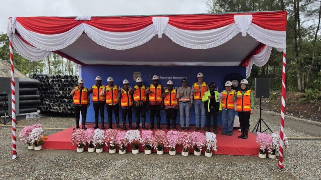 PT Freeport Indonesia Hibahkan 11 Kilometer Pipa Air ke Pemkab Mimika