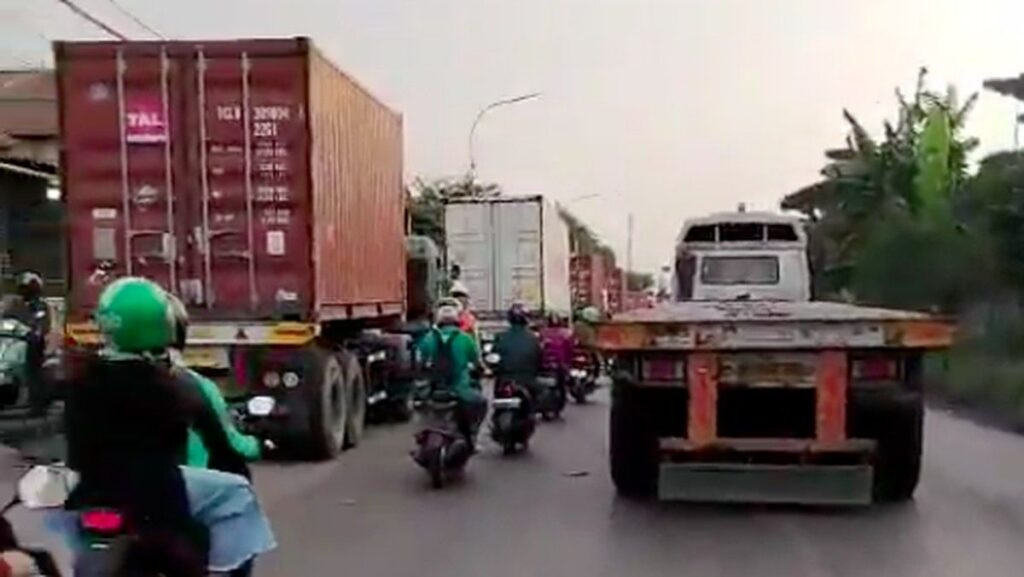 Dishub DKI Tutup U-Turn Jalan Raya Bekasi Urai Kemacetan