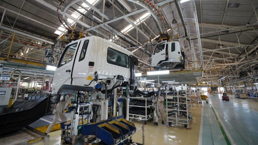 Mitsubishi Fuso Kirim 5.500 Truk untuk Proyek Koperasi Desa Merah Putih