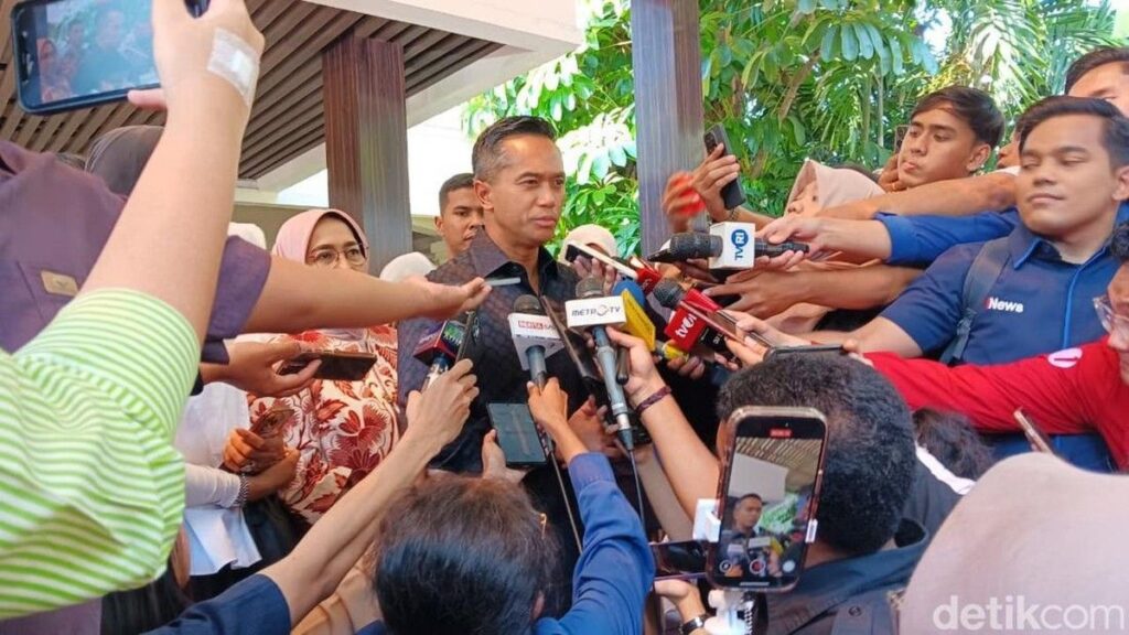 Anindya Bakrie Melayat ke Rumah Duka Rachmat Gobel di Jakarta