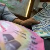 Rupiah Berpotensi Melemah hingga Tembus Rp 18.200 per Dolar AS