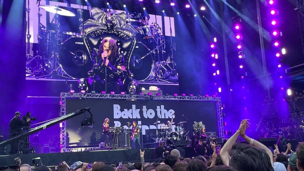 Bill Ward Tegaskan Tetap Main Drum Meski Menggunakan Kursi Roda