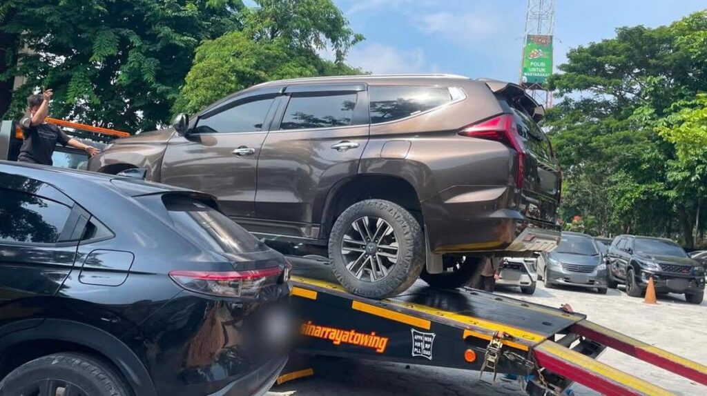 KPK Menyita Mobil Pajero Sport Milik Istri Bupati Kuansing Nonaktif