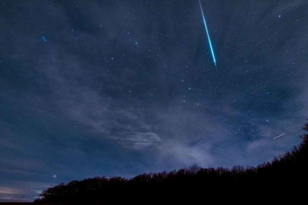 Puncak Hujan Meteor Ganda Terjadi Malam Ini 31 Juli 2026