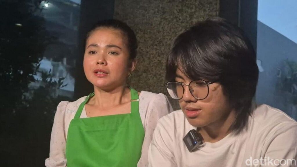 Karina Ranau Sambangi Polsek Pancoran Minta Penambahan Pasal Penganiayaan