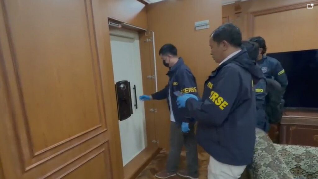 Polri Sita Brankas Tersembunyi Berisi Rp 60 Miliar Terkait Korupsi