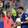 Kylian Mbappe Terima Kartu Kuning Akibat Melanggar Unai Simon