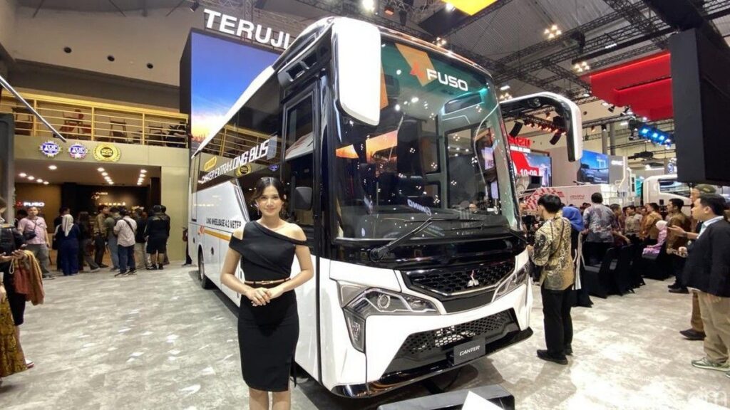 Mitsubishi Fuso Luncurkan Canter Extra Long Bus untuk Transportasi Publik