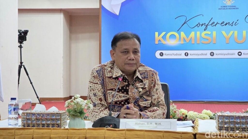 KY Sidang Delapan Hakim Kasus Suap dan Pelanggaran Etik