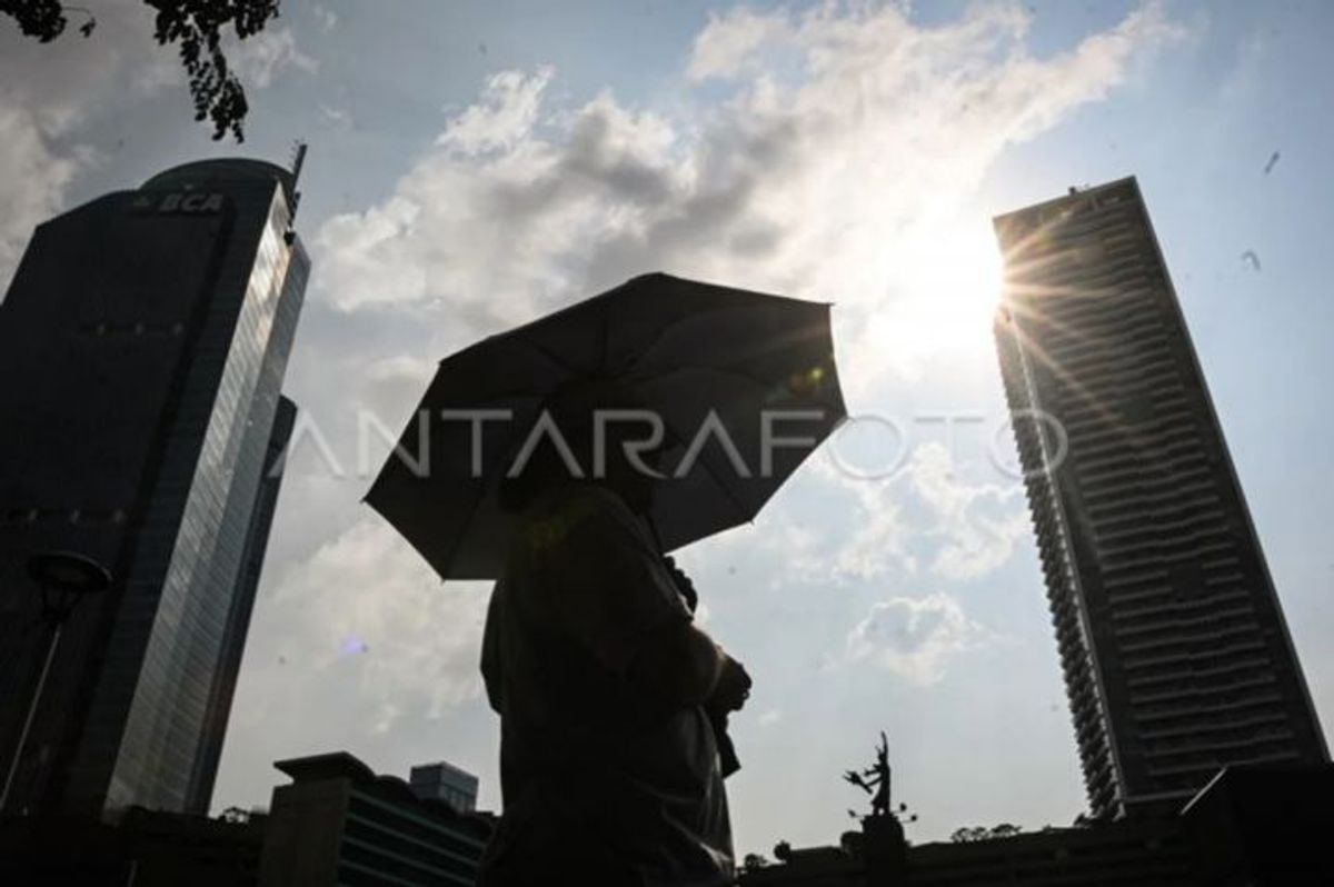 BMKG Laporkan Bibit Siklon 92W Picu Cuaca Ekstrem di Indonesia