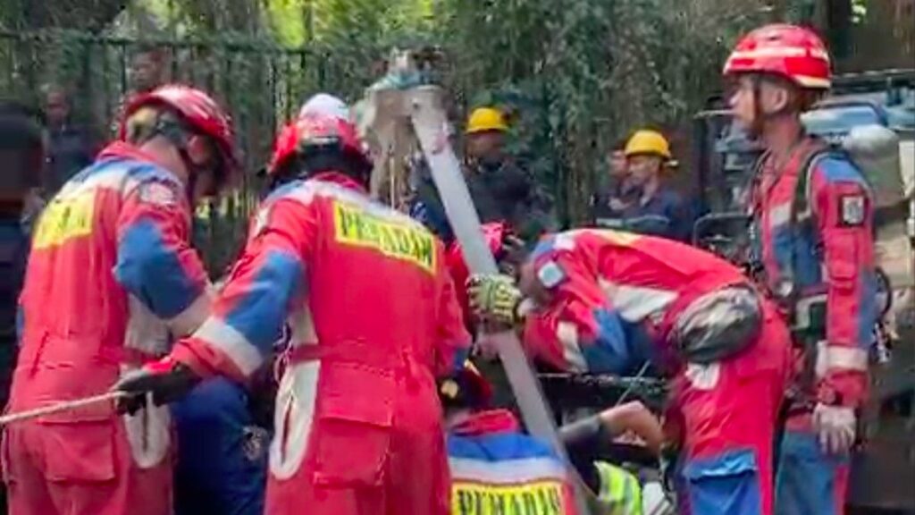 Tiga Pekerja Tewas di Gorong-Gorong Bambu Apus Cipayung