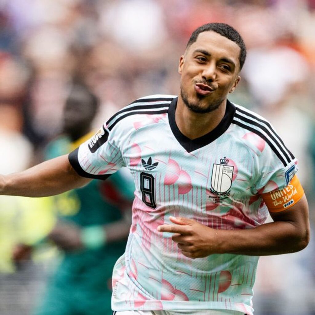 Manchester United Aktifkan Klausul Rilis Gelandang Aston Villa Youri Tielemans
