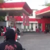 Antrean Pertalite Mengular di SPBU Solo Usai Kenaikan Harga Pertamax