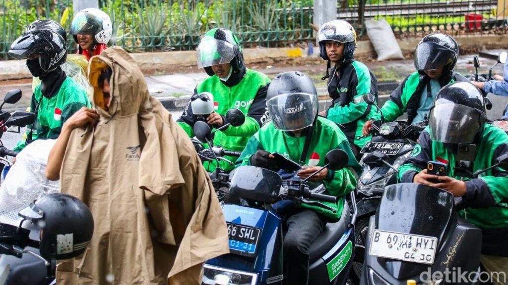 Pengemudi Ojek Online Keluhkan Pendapatan Tidak Naik